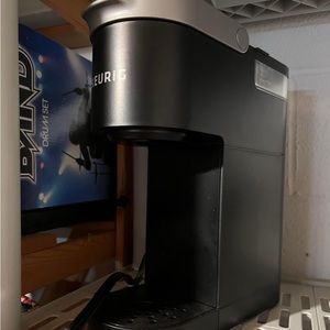 Keurig single serve coffee maker *read details